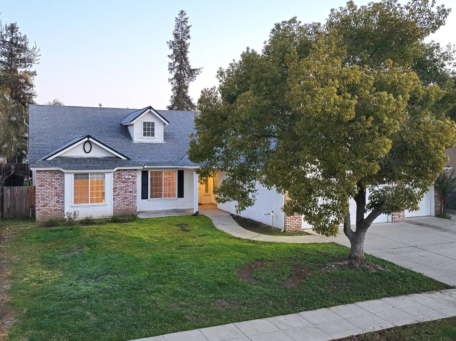 135 Decatur Ave, Clovis, CA 93611