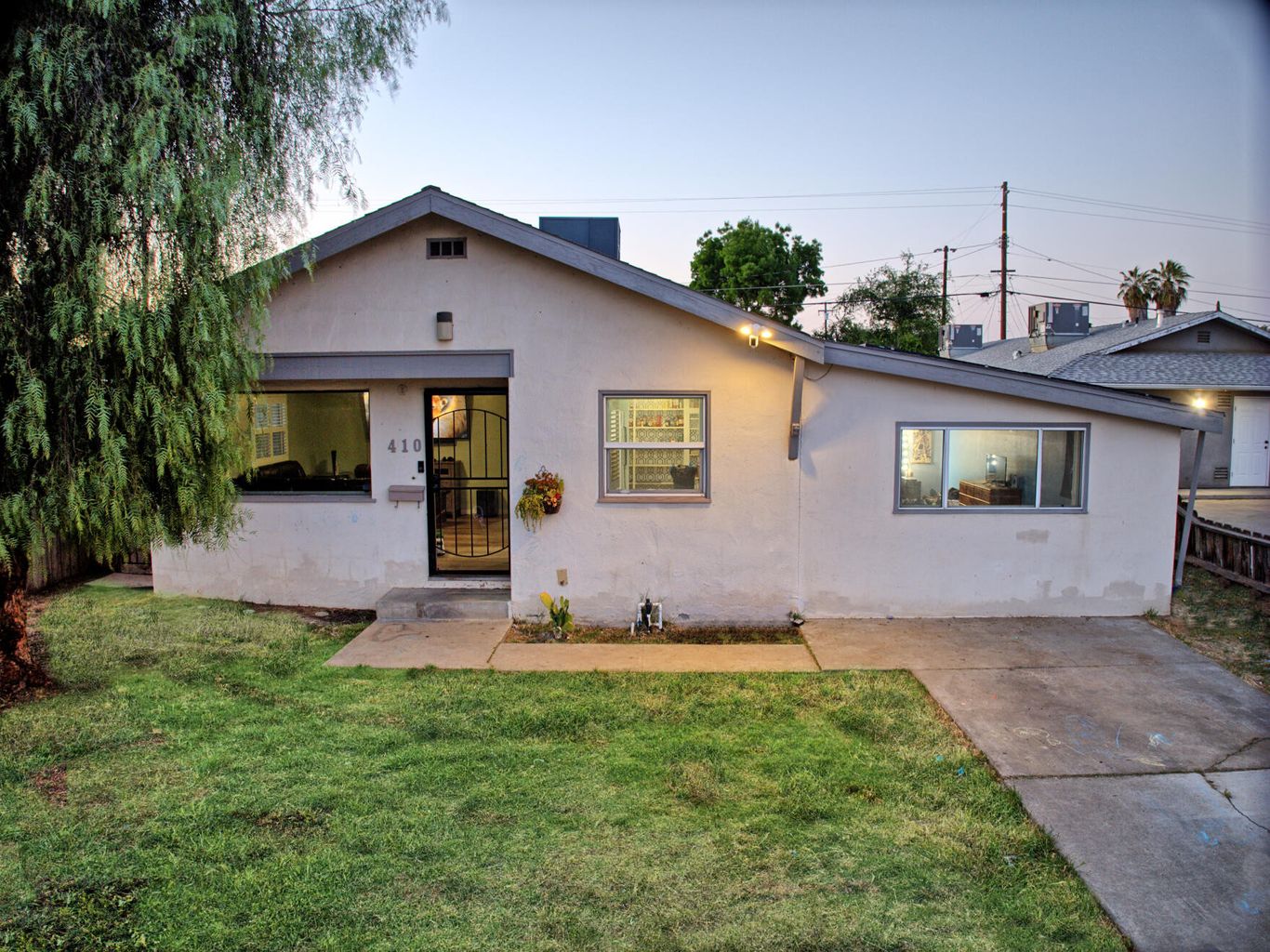 410 Florinda St, Hanford, CA 93230
