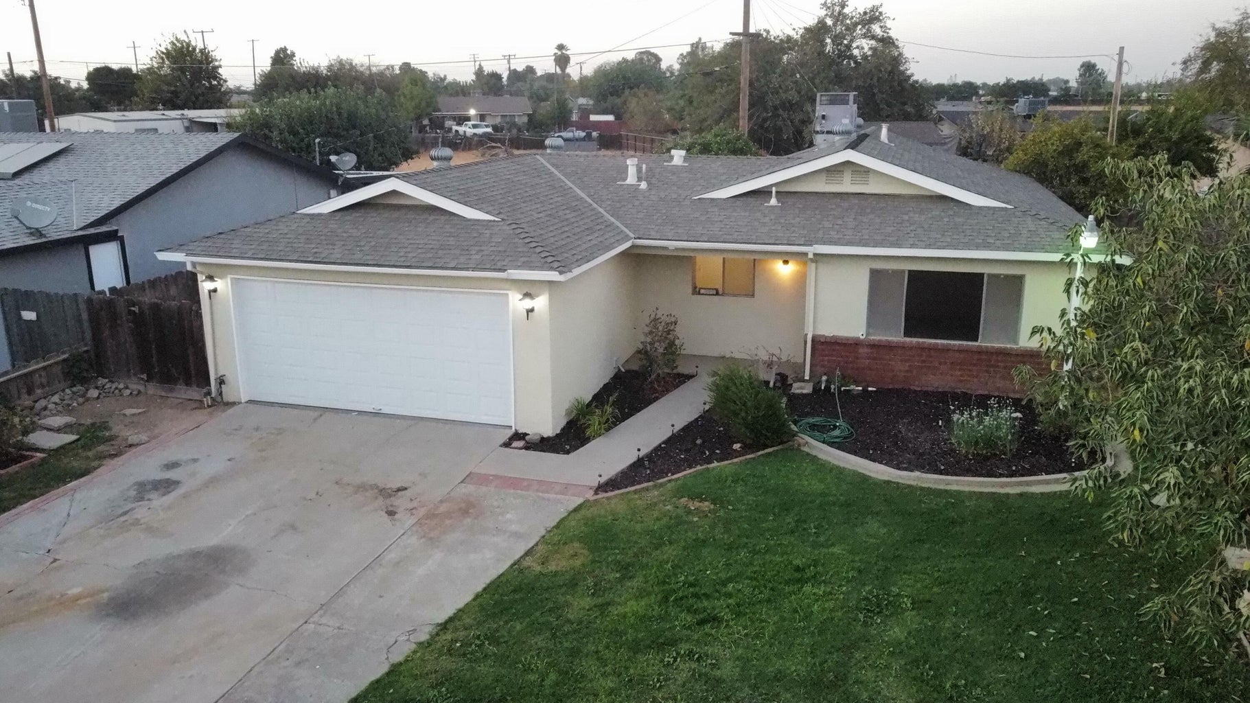 10806 Hume Ave, Hanford, CA 93230
