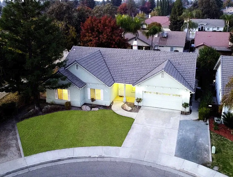 1148 W Orchard Ct, Visalia, CA 93277